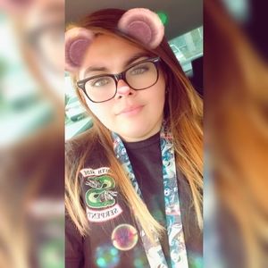 Meet your Posher, Laura